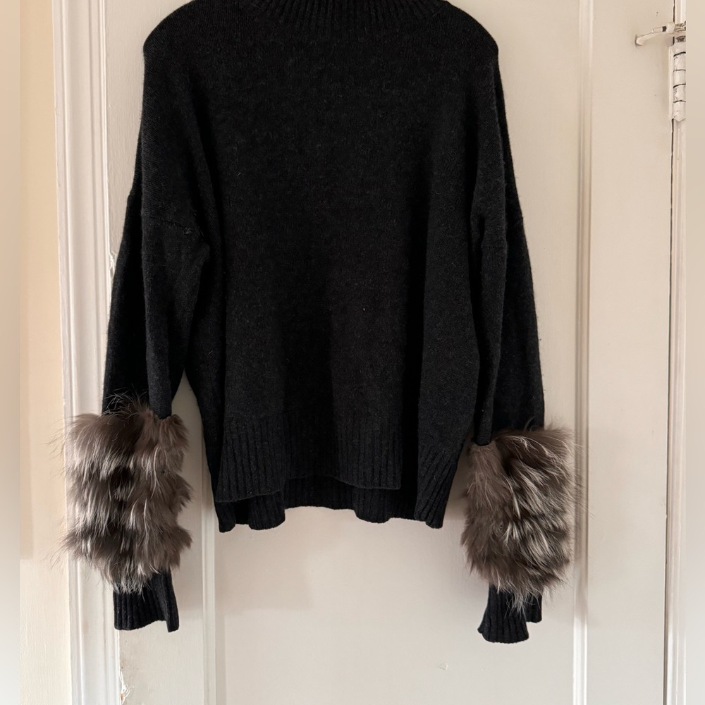 C By Bloomingdales Turtleneck Cashmere Sweater with Fox Fur Cuffs - Picture 3 of 11
